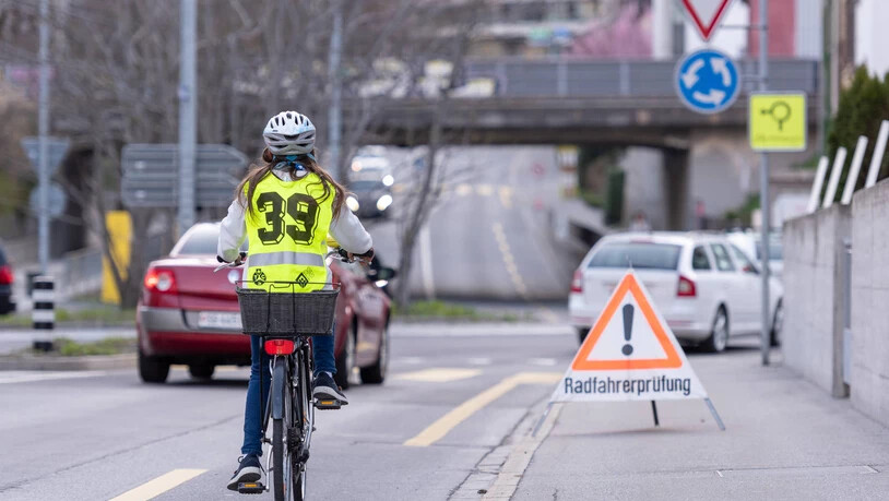 Die Prüfung findet nächste Woche unterhalb des Bahnhofs statt.
