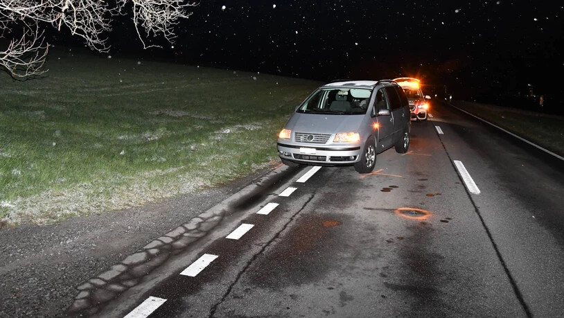 Am Fahrzeug entstand kein Sachschaden, der Fussgänger musste aber mit unbestimmten Verletzungen ins Spital.
