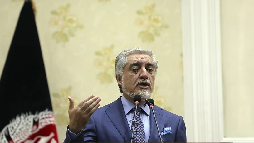 Abdullah Abdullah, Vorsitzender des Nationalen Rats für Versöhnung in Afghanistan und Delegationsleiter der afghanischen Regierung, spricht bei einer Pressekonferenz. Foto: Rahmat Gul/AP/dpa