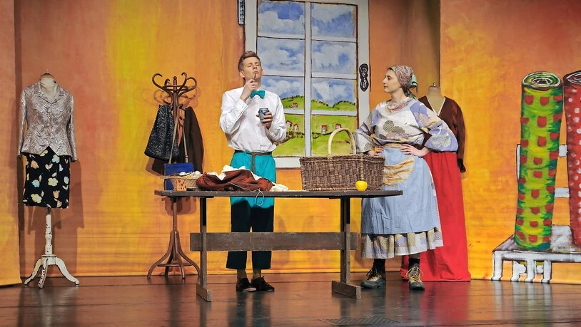 Eines von vielen Kindertheatern: Das Reisetheater Zürich führt in der Kanti-Aula das Stück «S’tapfere Schnyderli» der Gebrüder Grimm auf.