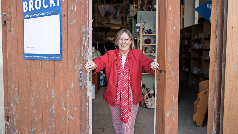 Hausbesuch: In Maria Wiederkehrs Brocki sind viele Gegenstände gepunktet.