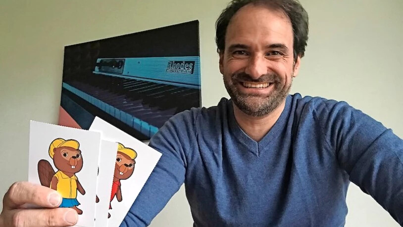 Bunte Lernkarten: Urs Hauser zeigt auf, wie Informatik auch ohne IT gelernt werden kann. Pressebild