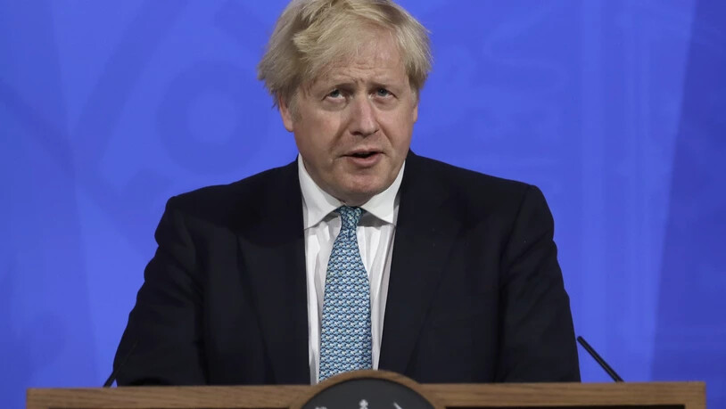 Großbritanniens Premierminister Boris Johnson spricht bei einer Pressekonferenz zur Corona-Pandemie. Foto: Matt Dunham/AP Pool/dpa