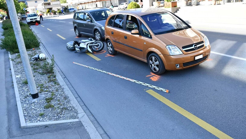 Zwei Autos, ein Töff: Drei Fahrzeuge waren in die Kollision auf der Ringstrasse involviert.
