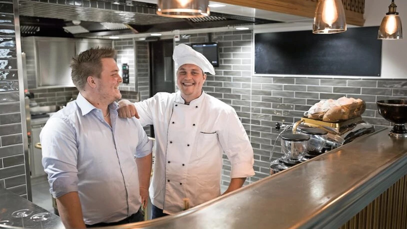 Die künftigen Hauptakteure: David (links) und Benjamin Minder werden im Hotel-Restaurant «Schwert» die Kochlöffel schwingen.