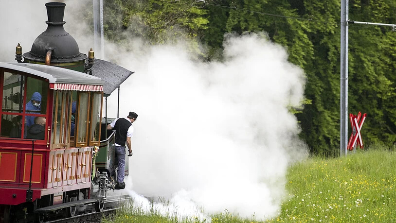 Der Jubiläumszug mit der 148-jährigen Lok 7 der Rigi-Bahnen.