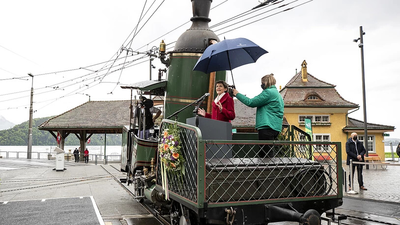 Bundesrätin Simonetta Sommaruga an ihrer Festansprache zum 150-Jahre-Jubiläum der Rigi-Bahnen in Vitznau LU.
