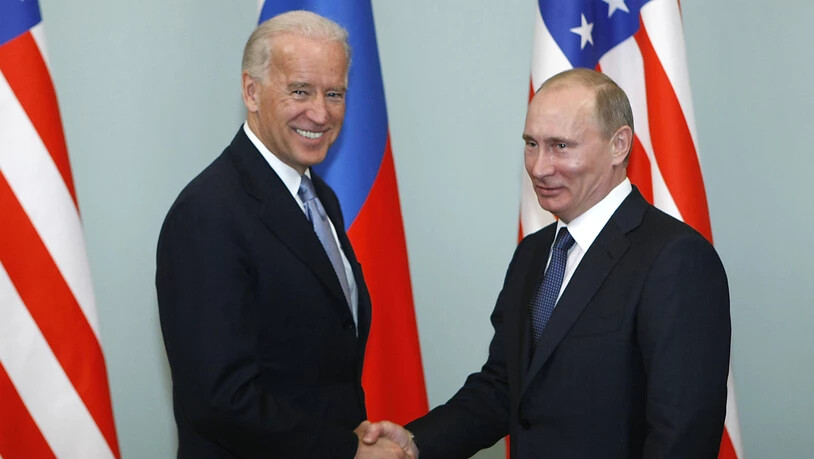 ARCHIV - Der russische Präsident Wladimir Putin hat einem Gipfeltreffen mit seinem US-Kollegen Joe Biden zugestimmt. Das Treffen sei für den 16. Juni in Genf geplant, teilte der Kreml mit. Putin hatte lange offengelassen, ob er Bidens Einladung annimmt…