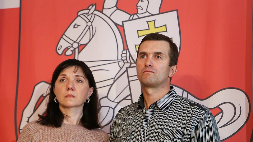 dpatopbilder - Natalia und Dmitri Protassewitsch, die Eltern des entführten und inhaftierten belarussischen Bloggers Roman Protassewitsch. Foto: Doris Heimann/dpa