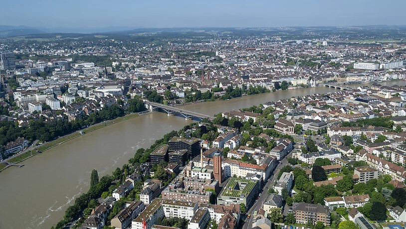 Blick vom 49 Stockwerk aus auf die winzig wirkenden restlichen Bauten der Stadt Basel.