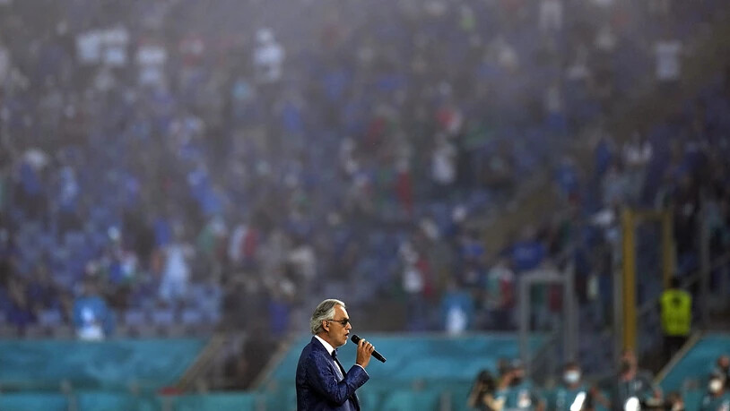 Andrea Bocelli singt während der Eröffnungszeremonie "Nessun dorma"