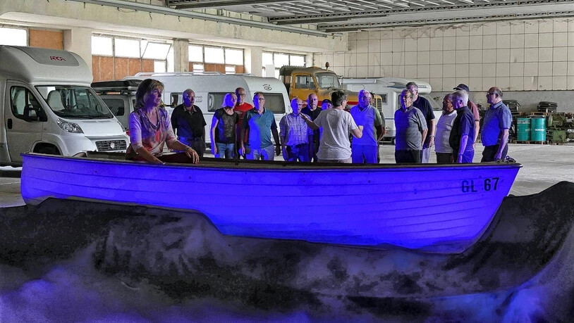 Letzte Probe auf dem Hefti-Areal: Der Männerchor Hätzingen-Luchsingen begleitet die Theaterszenen musikalisch.