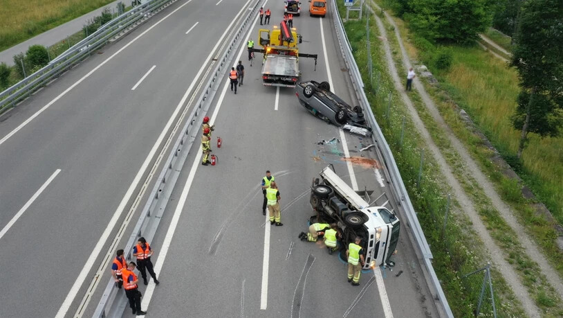 Bei dem Unfall wurden beide Fahrzeuglenker leicht verletzt.