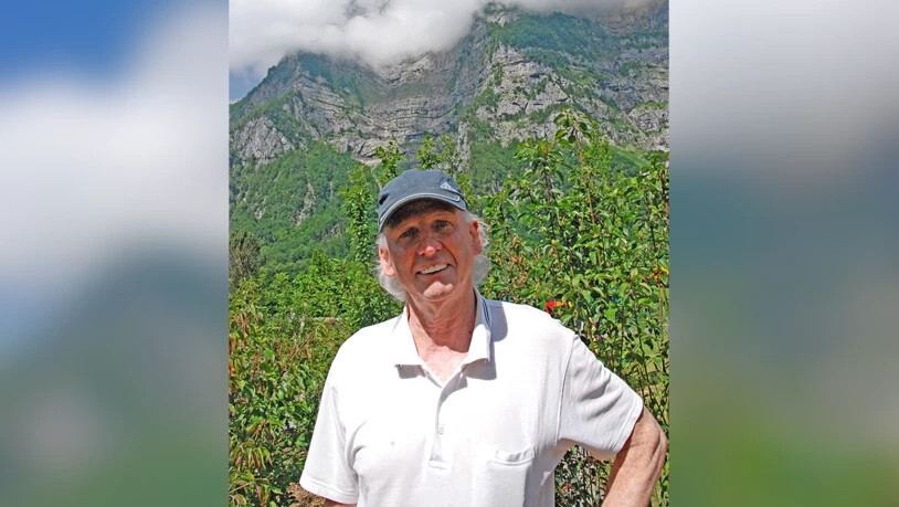 Zurück am Fusse des Wiggis: Die Glarner Fussballlegende René Botteron weiht in seinem alten Heimatdorf Netstal den neuen Generationenplatz ein. 