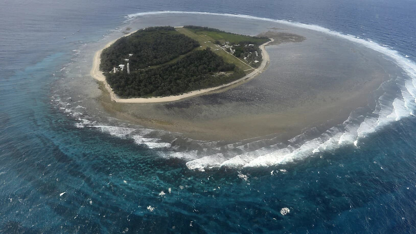 ** FILE**  A Friday, May 10, 2013 file photo shows an aerial view of Lady Elliott Island. The 45 hectares island is the southernmost coral cay of the Great Barrier Reef.  Australia's Great Barrier Reef will not be listed as endangered but will remain…