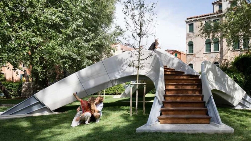 Die Fussgängerbrücke "Striatus" in Venedig, entworfen und gebaut von ETH-​Architekten und -​Ingenieuren der Block Research Group zusammen mit Zaha Hadid Architects und Partnern, ist vorerst nur ein Demonstrationsobjekt. Sie zeigt, wie künftig…