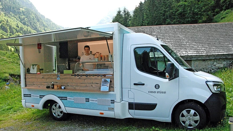 Funktioniert vollkommen unabhängig: Das Glacé-Mobil der Firma Casa Stüssi benötigt für den Betrieb weder einen Strom- noch einen Wasseranschluss. 