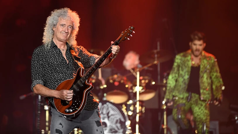 Brian May (left) and Adam Lambert of Queen performs during the Fire Fight Australia bushfire relief concert at ANZ Stadium in Sydney, Sunday, February 16, 2020. (AAP Image/Joel Carrett) NO ARCHIVING