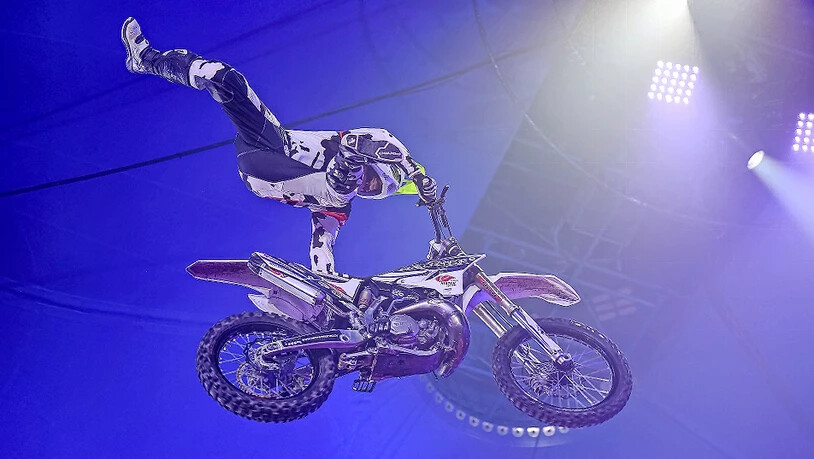 Actionreich: Fliegende Motorräder sind ein Highlight des Programms. 