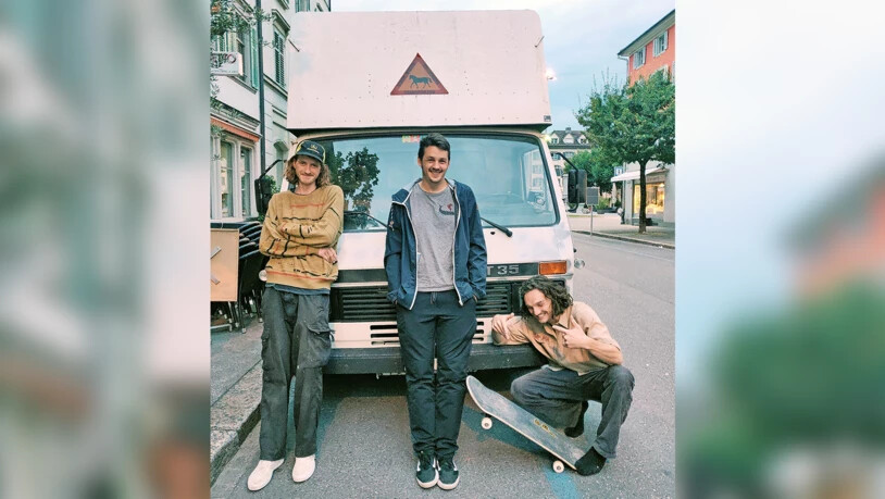 Drei Freunde, vier Räder: Mike Vogel, Linus Cuipers und Gianluca Stricker (von links) verbinden mit dem Skaten neue mentale Herausforderungen, das Zusammensein mit Freunden, Kreativität und Freiheit. 