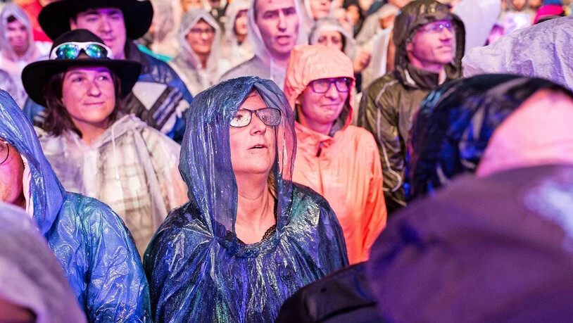 Gut geschützt: Wie 2018 werden wohl auch in diesem Jahr einige Regentropfen am Sound of Glarus fallen. 