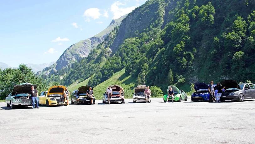 Die Mitglieder des Tuning Clubs Glarnerland und ihre Autos: So unterschiedlich wie die Fahrzeuge sind ihre Besitzer.