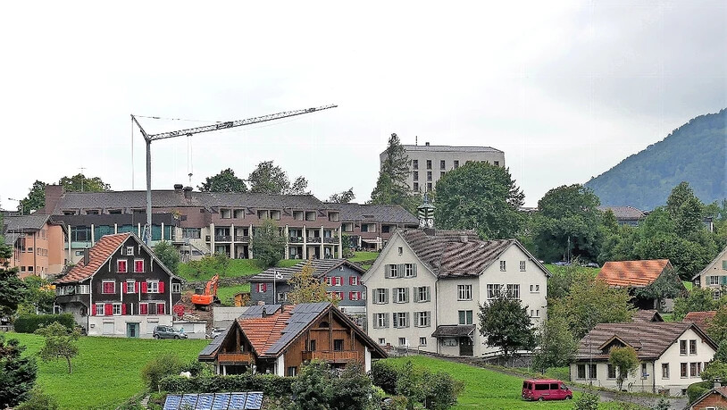 Das Baumgartenhaus oder das Sportzentrum Kerenzerberg: Auf dem Rundgang durch Filzbach eröffnen sich neue Perspektiven. 