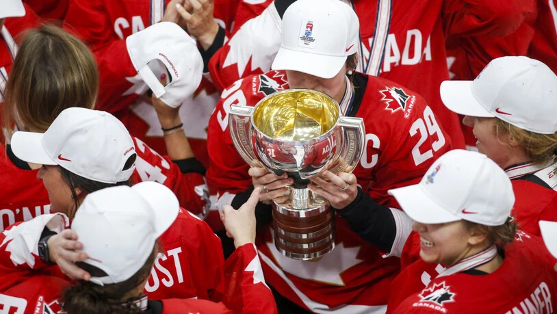 Die Kanadierinnen jubeln über ihren ersten WM-Titel seit neun Jahren