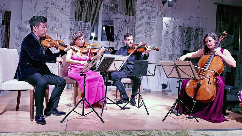 Das Stradivari-Streichquartett am Montagabend ist einer der Höhepunkte: Im voll besetzten Saal sind echte Meisterinstrumente zu sehen und zu hören. 