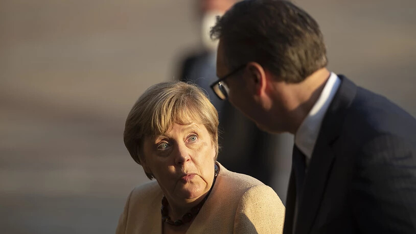 Kanzlerin Angela Merkel stellt dem serbischen Präsidenten Aleksandar Vucic die EU-Aufnahme in Aussicht. Foto: Marko Drobnjakovic/AP/dpa