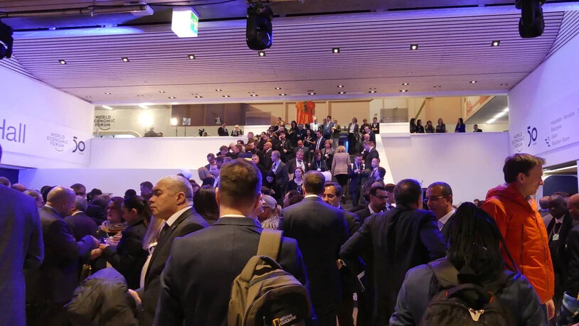 Gedränge im Kongresszenturm anlässlich des letzten Weltwirtschaftsforums in Davos im Jahr 2020.