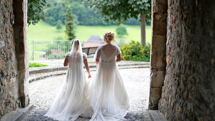 Sie haben ja gesagt: Gleichgeschlechtliche Paare dürfen heiraten. Dafür hat auch die Glarner Bevölkerungen ihren Segen gegeben.