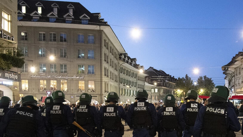 Die Berner Kantonspolizei rüstet sich erneut für einen Grosseinsatz am Donnerstagabend. Massnahmengegner wollen wieder in Bern demonstrieren.