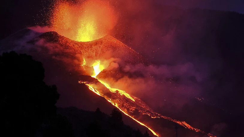 Ein Ende des Ausbruchs des Vulkans ist nicht in Sicht. Foto: Daniel Roca/AP/dpa