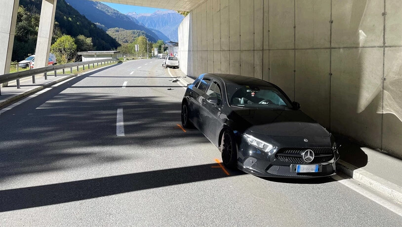 Beide Autos wurden bei der Kollision erheblich beschädigt.