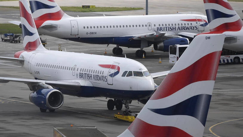 Die British-Airways-Mutter IAG ist im Sommer trotz der Erholung des Flugverkehrs tief in den roten Zahlen geblieben. Für das Gesamtjahr rechnet das Management jetzt mit einem operativen Verlust von etwa 3 Milliarden Euro. (Archivbild)