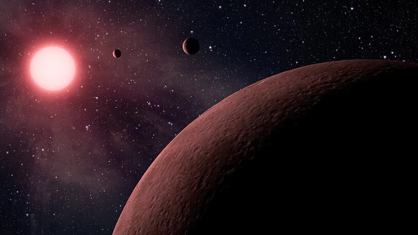 Eine künstlerische Darstellung von drei Exoplaneten, die den Stern KOI-961 umkreisen: Astronomen entwickelten eine KI, mit der sich künftig noch mehr, bisher unentdeckte Planeten aufspüren lassen. (Archivbild)