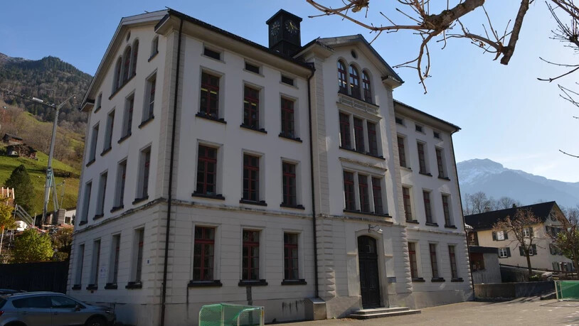 Hier kostet es am meisten: Von geplanten rund fünf Millionen Franken soll mehr als die Hälfte in die Renovation des Schulhauses Engi fliessen.