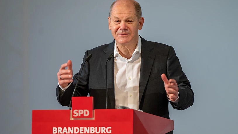Olaf Scholz, Kanzlerkandidat der SPD, spricht beim Landesparteitag SPD. In Deutschland neigen sich die Koalitionsverhandlungen von SPD, Grünen und FDP offenbar dem Ende zu. Es gebe «sehr gute, sehr konstruktive Gespräche, die auch schnell vorankommen»,…