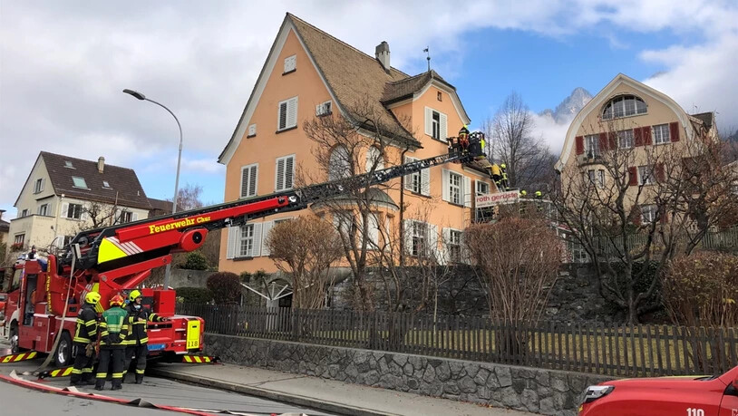Nach ersten Erkenntnissen entstand der Mottbrand wegen Renovationsarbeiten an einem Balkon.