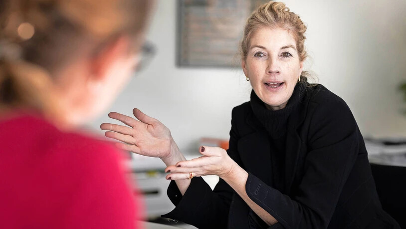 Von Hamburg über Zürich nach Glarus: Die Ärztin und Ökonomin Stephanie Hackethal will als Direktorin eine neue Betriebskultur am Kantonsspital Glarus einführen. 