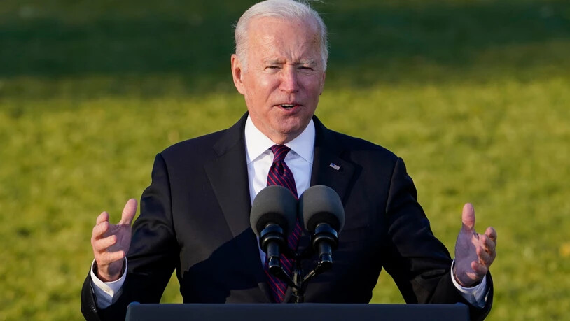 Joe Biden spricht vor der Unterzeichnung des Infrastrukturgesetzes während einer Zeremonie auf dem South Lawn des Weißen Hauses. Foto: Susan Walsh/AP/dpa