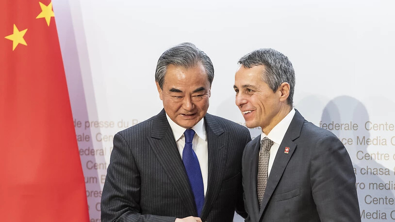 Treffen sich am kommenden Samstag erstmals seit 2019 wieder physisch: Aussenminister Ignazio Cassis und sein chinesischer Amtskollege Wang Yi. (Archivbild)