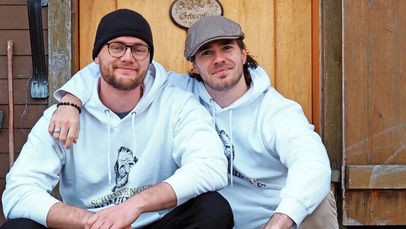 In Vancouver entdeckt: Jan Schrepfer (links) und Lars Feichtinger brauen aus gesüsstem Tee Kombucha, einen alkoholfreien Drink.