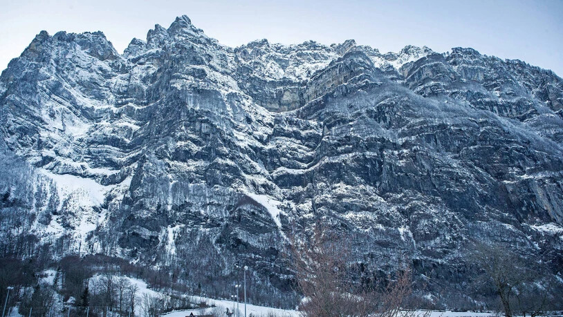 Aktuell keine Gefahr: Der Wiggis ist verschneit, aber auch der Netstaler Sportplatz, der in der roten Zone liegt, ist nicht bedroht.