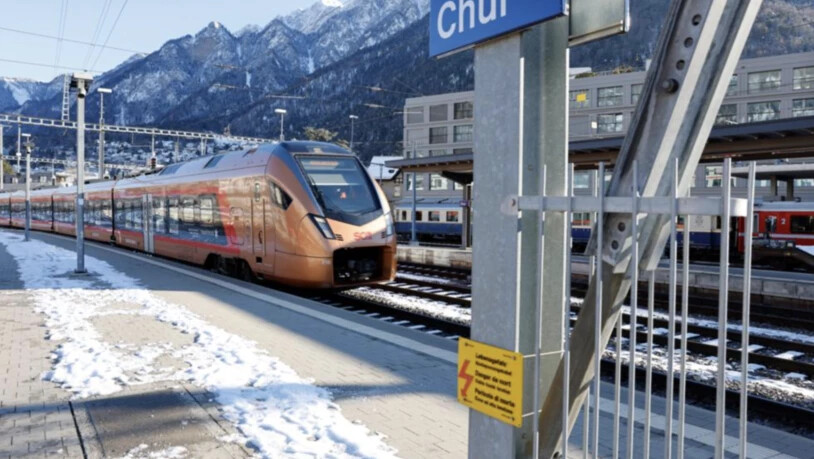 Direkt in die Berge: Mit dem neuen Fahrplan verkehren die sogar mit einer kleinen Bar ausgerüsteten Traverso-Züge nun auch am linken Zürichseeufer, am Sonntag sind sie vor allem bei Schneesportlern sehr beliebt.