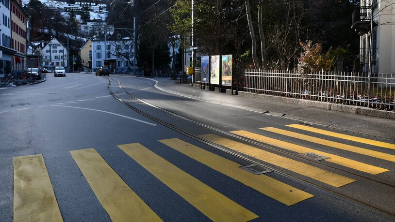 Bei der Einmündung in die Grabenstrasse kam es zu einem Töffunfall.