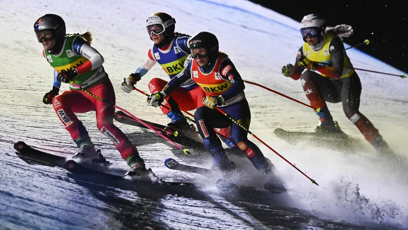 Talina Gantenbein (zweite von links) setzt im Halbfinale zum Überholmanöver gegen die Favoritin Näslund an.
