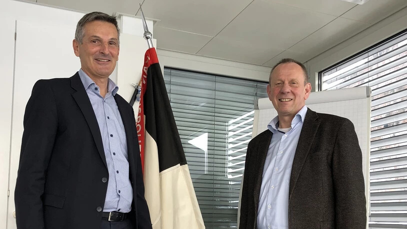 Walter Schlegel (links) und Bruno Zanga bei der Geschäftsübergabe am 29. November 2021 in Chur.
