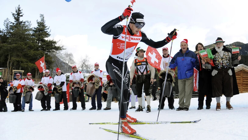 Dario Cologna wird am 4. Januar ein letztes Mal, angefeuert vom Fan-Klub, den Anstieg zur  Alpe Cermis in Angriff nehmen.